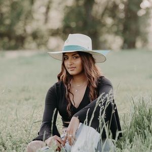 Meet your Posher, Kayah